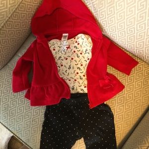 3 piece outfit for 3-6 month old! ❤️ hoodie, onesie, and pants.